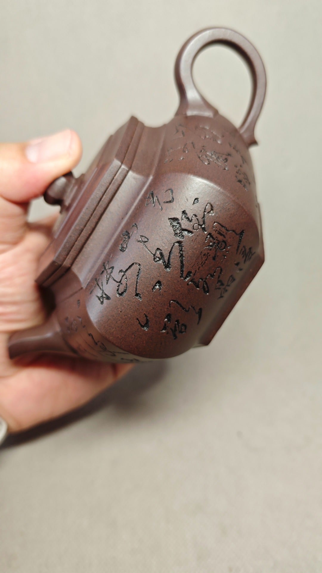 【大彬六方】证书配套齐全 制壶：赵丽娟（国家级高级工艺美术师） 泥料：原矿天青泥 容量：290cc    孔数：7孔
