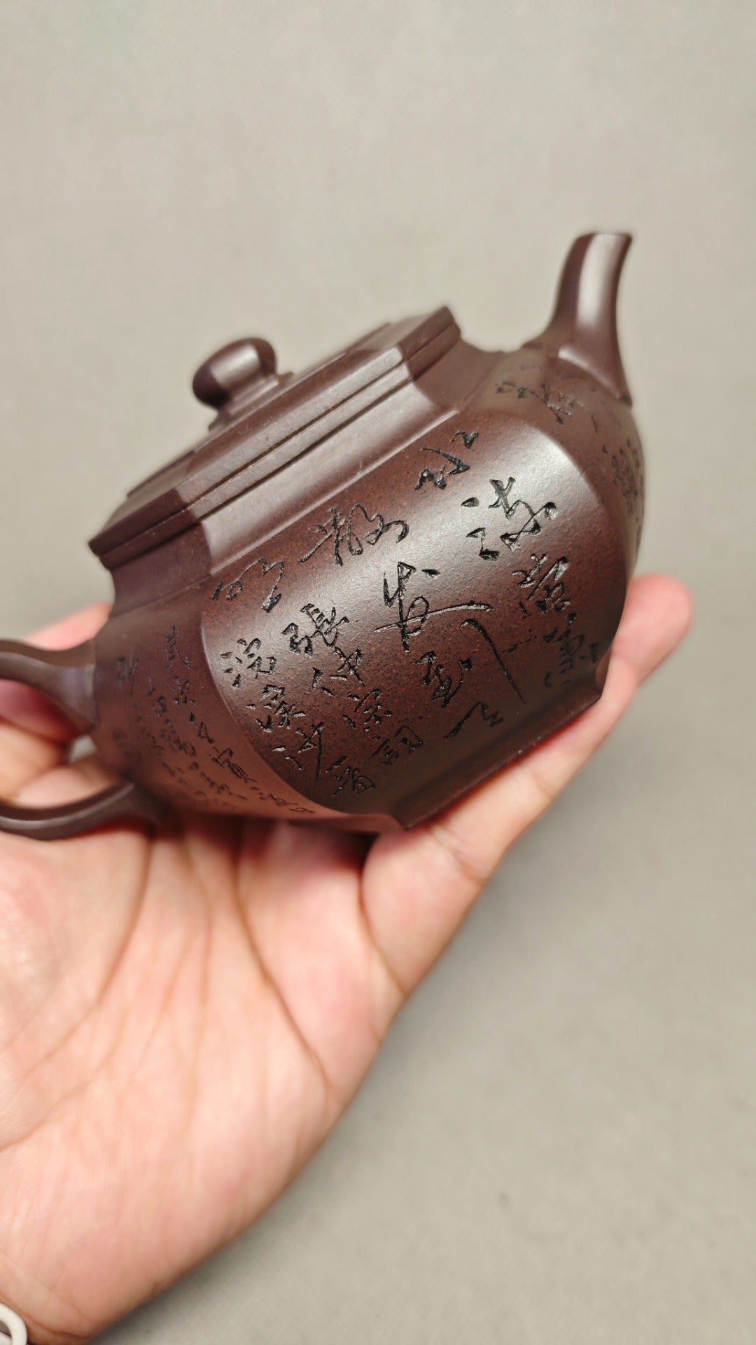 【大彬六方】证书配套齐全 制壶：赵丽娟（国家级高级工艺美术师） 泥料：原矿天青泥 容量：290cc    孔数：7孔
