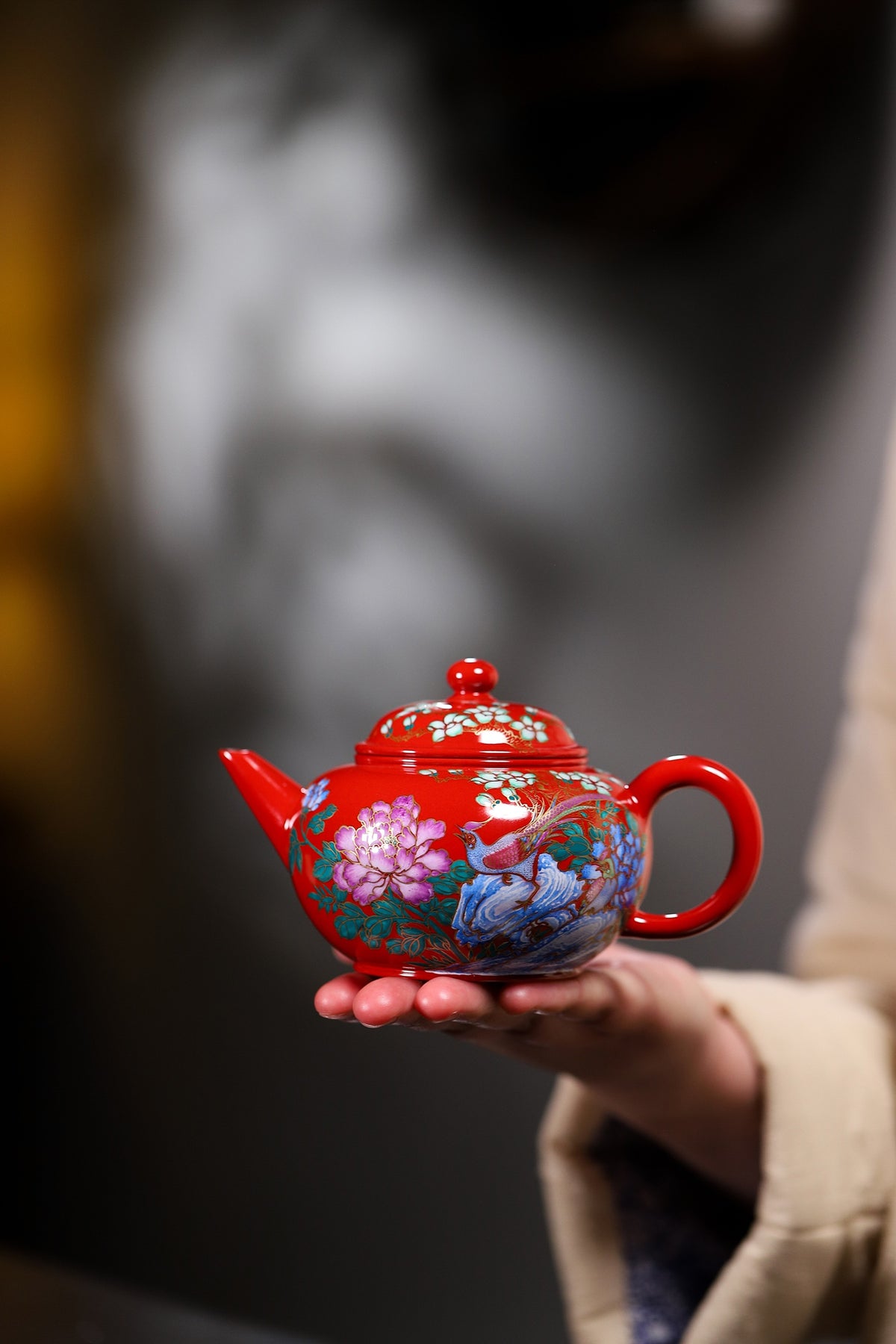 特价仅一只 杨军保老师作品，景德镇国大师任瑞华装饰【水平】 容量：260cc 泥料：家藏民国红皮龙 壶身装饰珐琅彩加描金，华美大气。