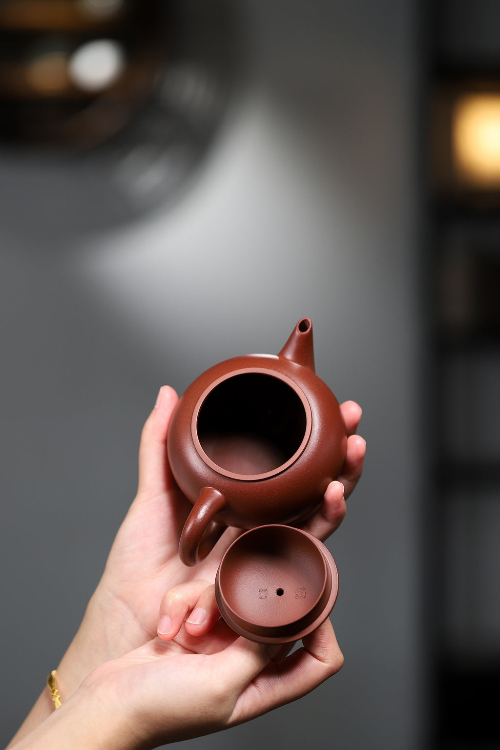 杨鹏全手工薄胎水上瓢【水平壶】泥料：鸡眼底槽清（一泡茶后泥料包浆立现）容量：250cc。作者：实力派名家杨鹏老师全手工制作