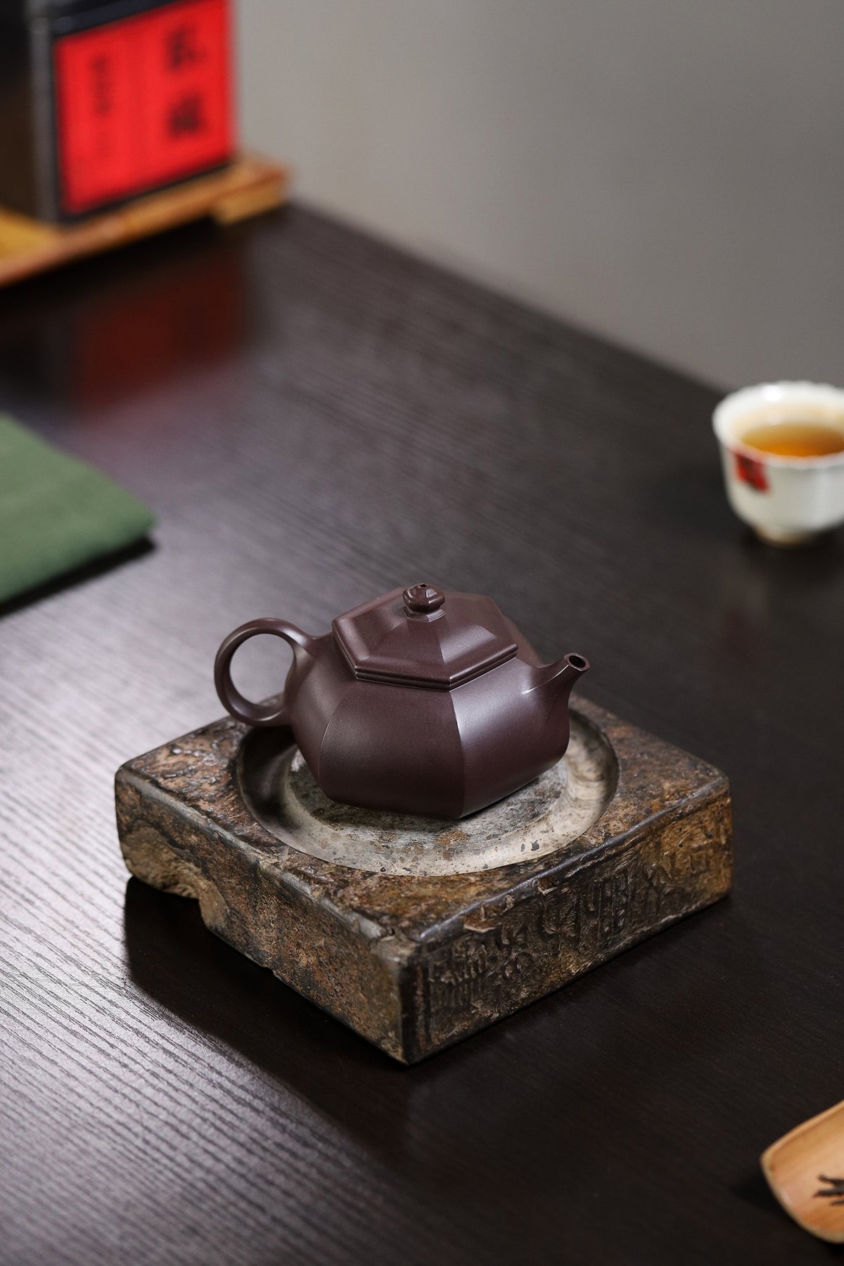 顾景舟同款泥料，杨军保老师制作【品名】六方寒江【作者】国家级工艺美术师杨军保【泥料】黑墩头【容量】200cc