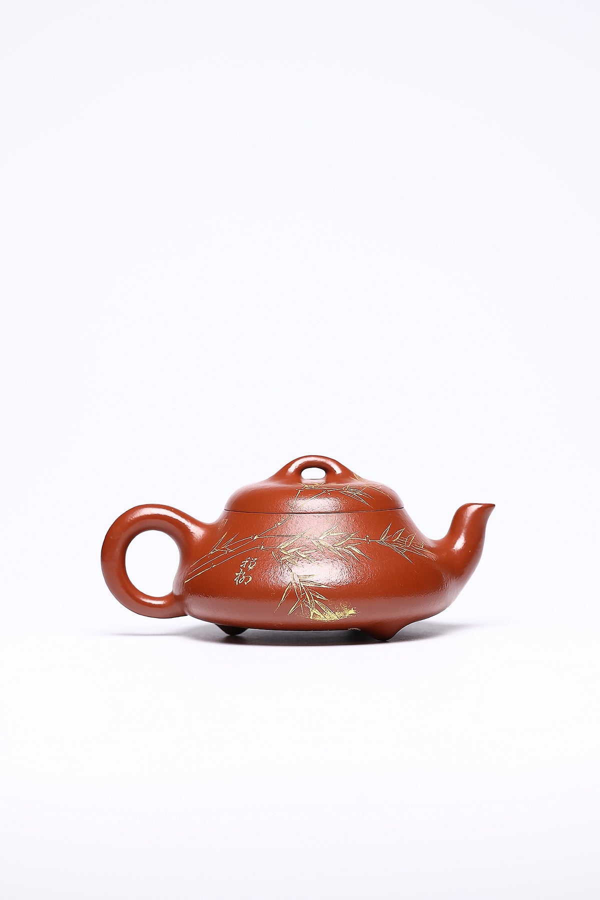 【汉棠石瓢】 作者 ：邵忠源  泥料：贵妃红朱泥 容量：300cc  作品介绍：  汉棠石瓢由徐汉棠先生优化创制，线条温润舒展，刚柔并济，是石瓢体系中的经典佳作