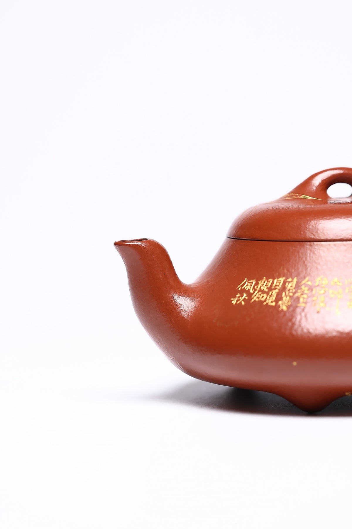 【汉棠石瓢】 作者 ：邵忠源  泥料：贵妃红朱泥 容量：300cc  作品介绍：  汉棠石瓢由徐汉棠先生优化创制，线条温润舒展，刚柔并济，是石瓢体系中的经典佳作