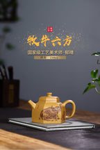 独家段泥新品【牧牛六方】经典的六方壶型，240cc壶身精细刻绘栩栩如生，以之品茗把玩更深入人心！