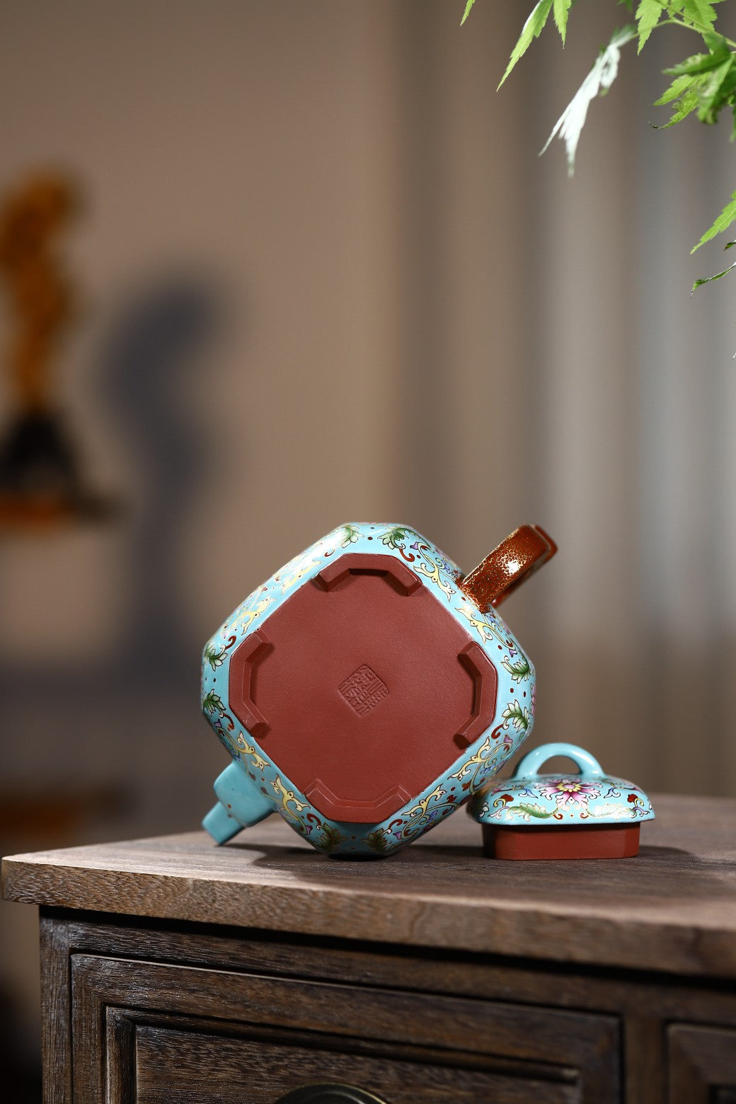 精品雅器，匠心传承！国工独家新品【宝相金莲】770cc！ 此壶为经典传统之方器，是方器中极具代表性的作品