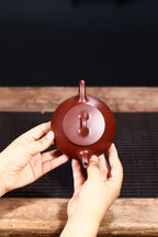 独家经典美器【海棠瓢】珍藏紫泥制 250cc，壶身采用传统石瓢造型，制作精工，口盖准缝