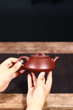 独家经典美器【海棠瓢】珍藏紫泥制 250cc，壶身采用传统石瓢造型，制作精工，口盖准缝