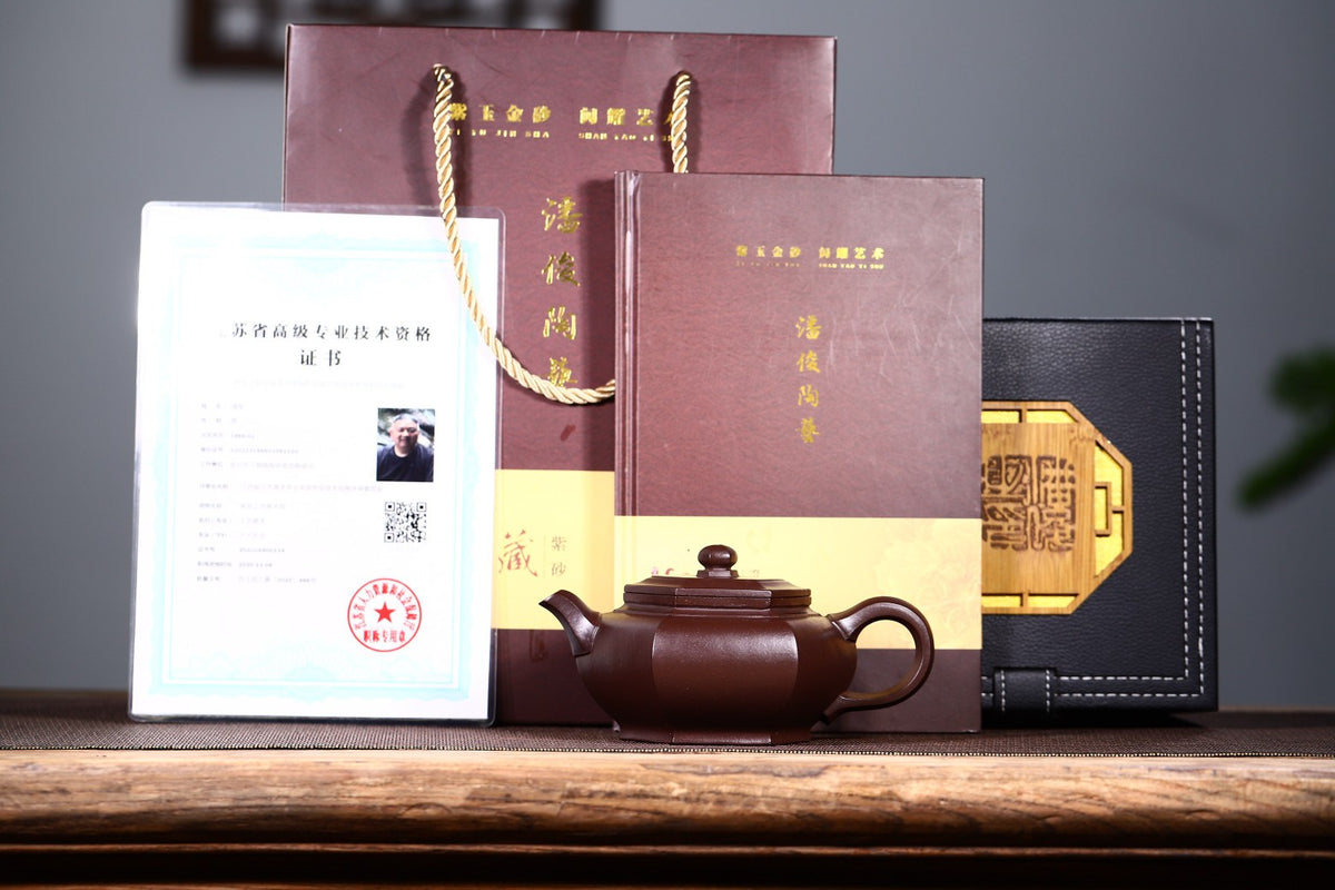 实力派高工新品【大彬六方】家藏老紫泥全手工制作，300cc。壶身呈六方圆形。