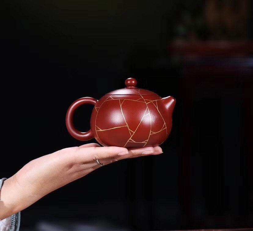 收藏壶一套【冰纹西施套装】🔥 作者：姜发林 （工艺师） 泥料：原矿极品大红袍. 容量：壶260cc公道杯200cc小杯65cc