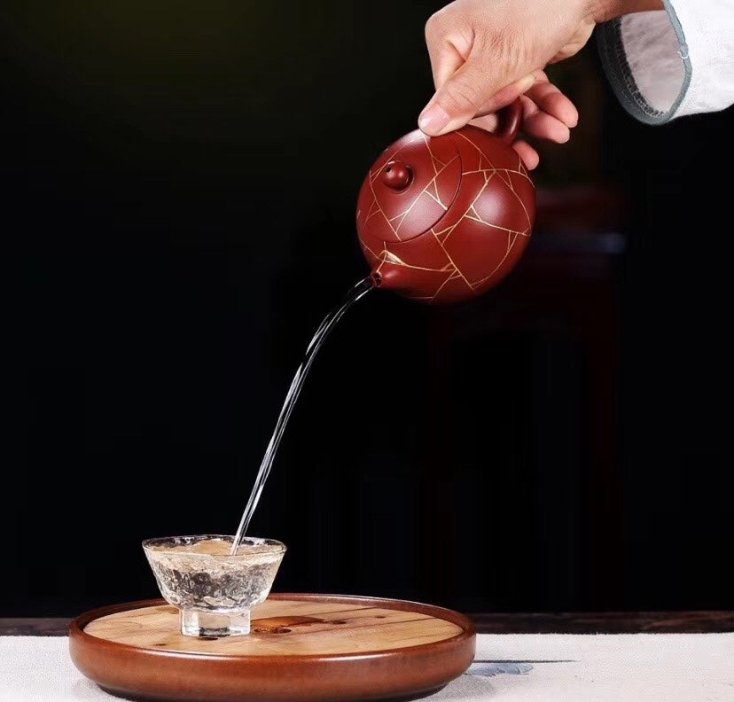 收藏壶一套【冰纹西施套装】🔥 作者：姜发林 （工艺师） 泥料：原矿极品大红袍. 容量：壶260cc公道杯200cc小杯65cc