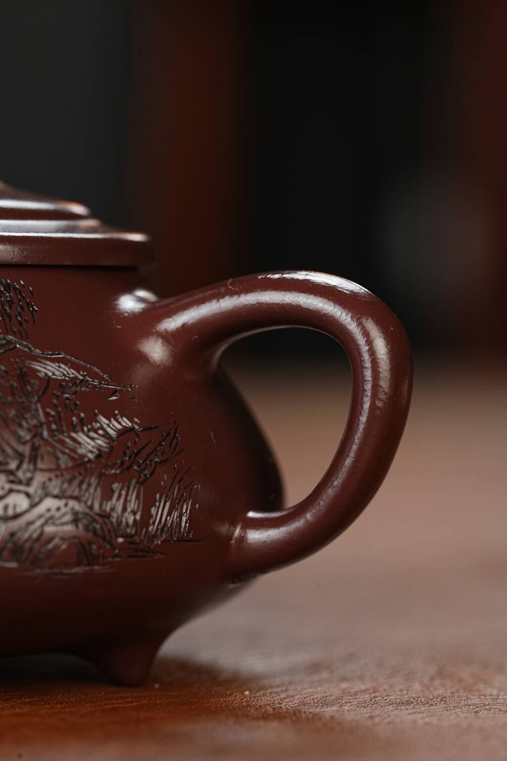 双工合作；双证书；范家一脉-大生传人，收藏佳品！！！准研高 收藏作品：【纳瓢】 作者：范锡军（国家高级工艺美术师） 泥料：原矿紫朱泥（家藏老料） 容量：140cc 刻绘：韩小虎（研高双省名人） 全手工亲制