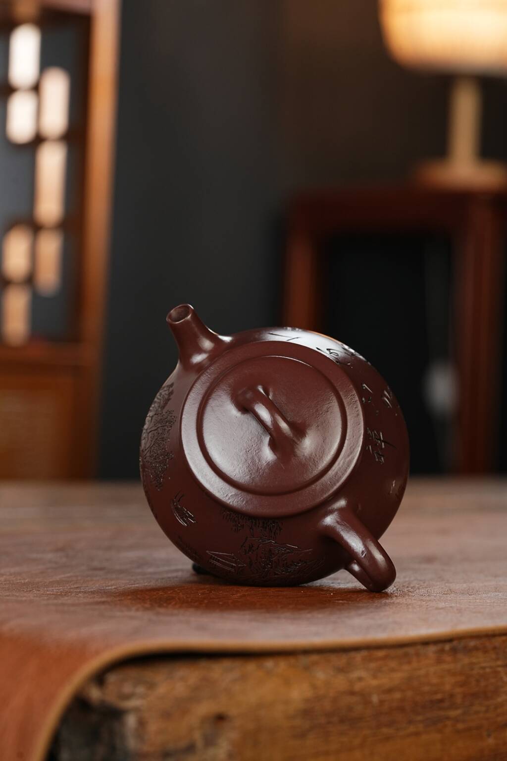 双工合作；双证书；范家一脉-大生传人，收藏佳品！！！准研高 收藏作品：【纳瓢】 作者：范锡军（国家高级工艺美术师） 泥料：原矿紫朱泥（家藏老料） 容量：140cc 刻绘：韩小虎（研高双省名人） 全手工亲制