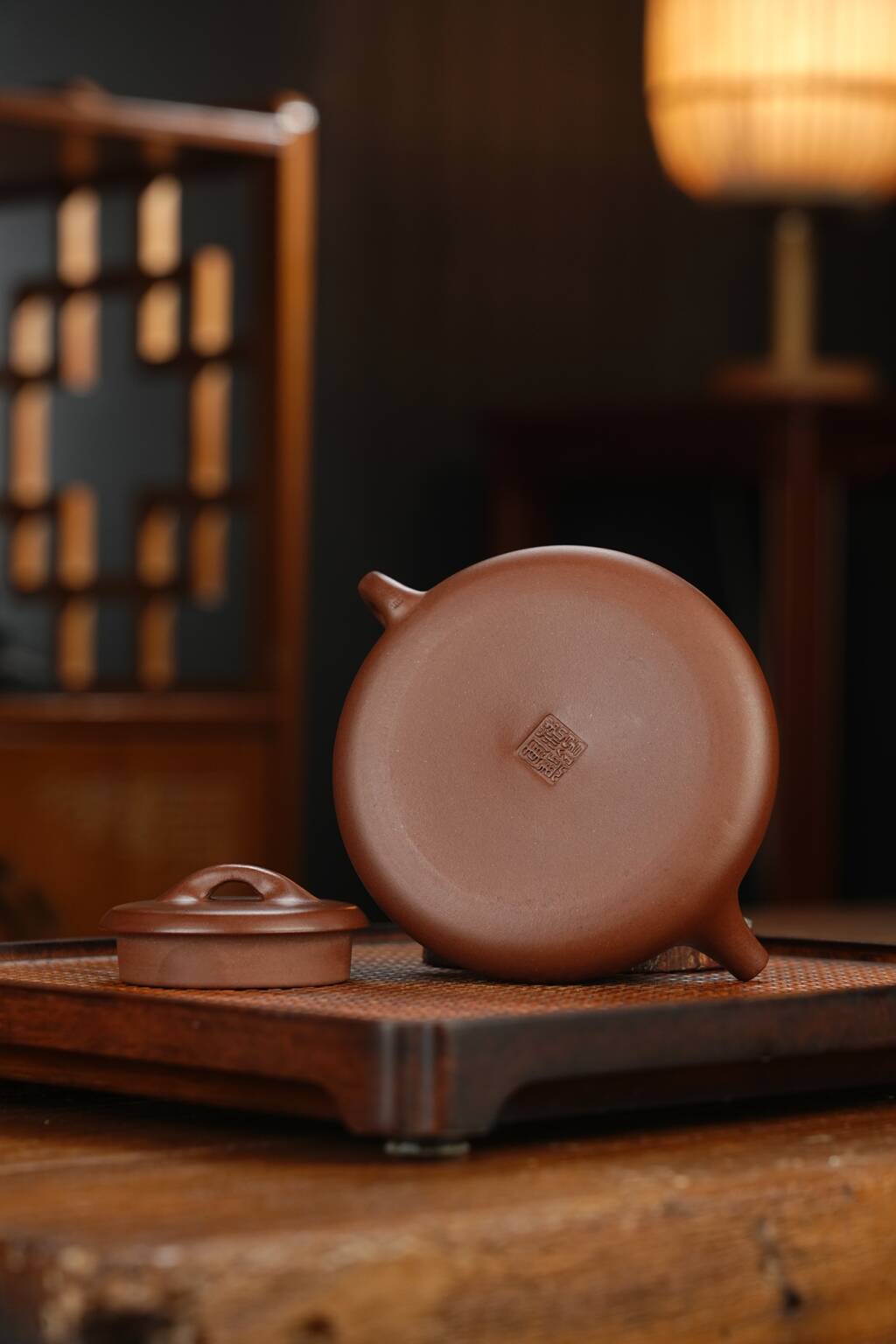 双工合作；双证书；范家一脉-大生传人，收藏佳品 准研高 收藏作品：【纳瓢】 作者：范锡军（国家高级工艺美术师） 泥料：文革泥（家藏老料） 容量：200cc 刻绘：韩小虎（研高双省名人） 全手工亲制
