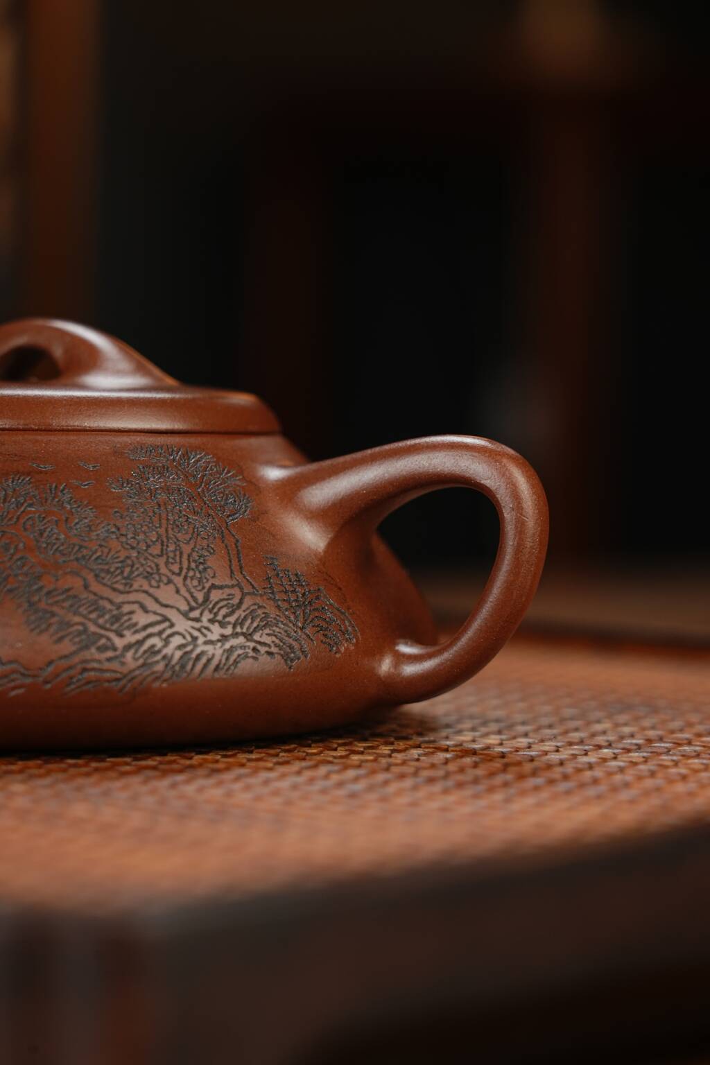 双工合作；双证书；范家一脉-大生传人，收藏佳品 准研高 收藏作品：【纳瓢】 作者：范锡军（国家高级工艺美术师） 泥料：文革泥（家藏老料） 容量：200cc 刻绘：韩小虎（研高双省名人） 全手工亲制