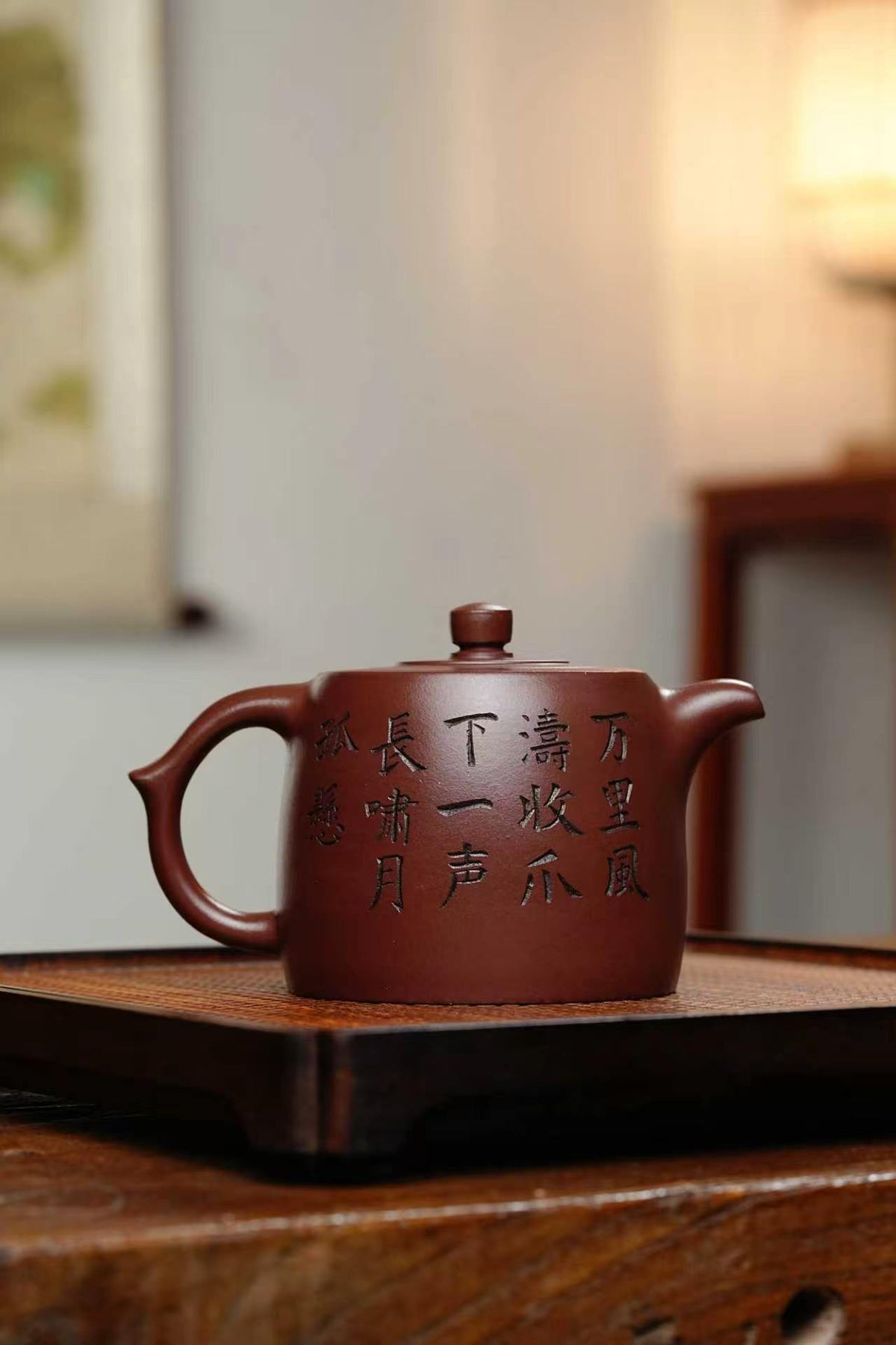 双工合作；双证书；范家一脉-大生传人，收藏佳品！！！准研高 收藏作品：【井栏】 作者：范锡军（国家高级工艺美术师）） 泥料：极品紫泥（家藏老料） 容量：320cc 刻绘：韩小虎（研高双省名人） 全手工亲制