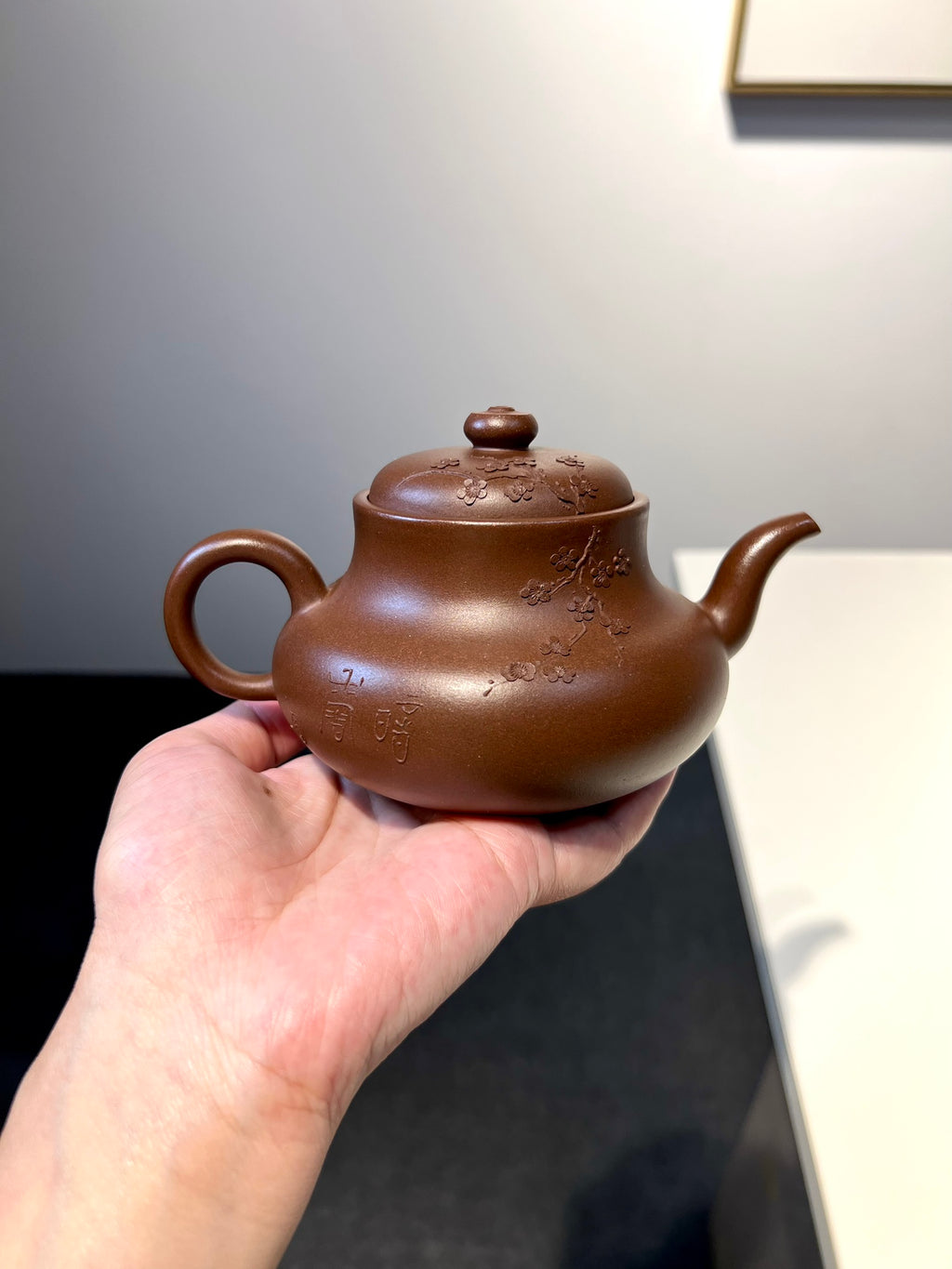 【暗香玉露】 陈腐文革清 容量 300cc 器型端庄挺秀 线条明朗大气 &nbsp;韵味十足 壶身圆润敦厚