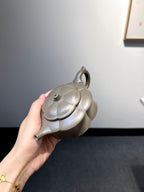 【筋纹周盘】天青泥•180cc  于梅花抽象中得灵感，从壶盖到壶身由六片筋纹一气呵成