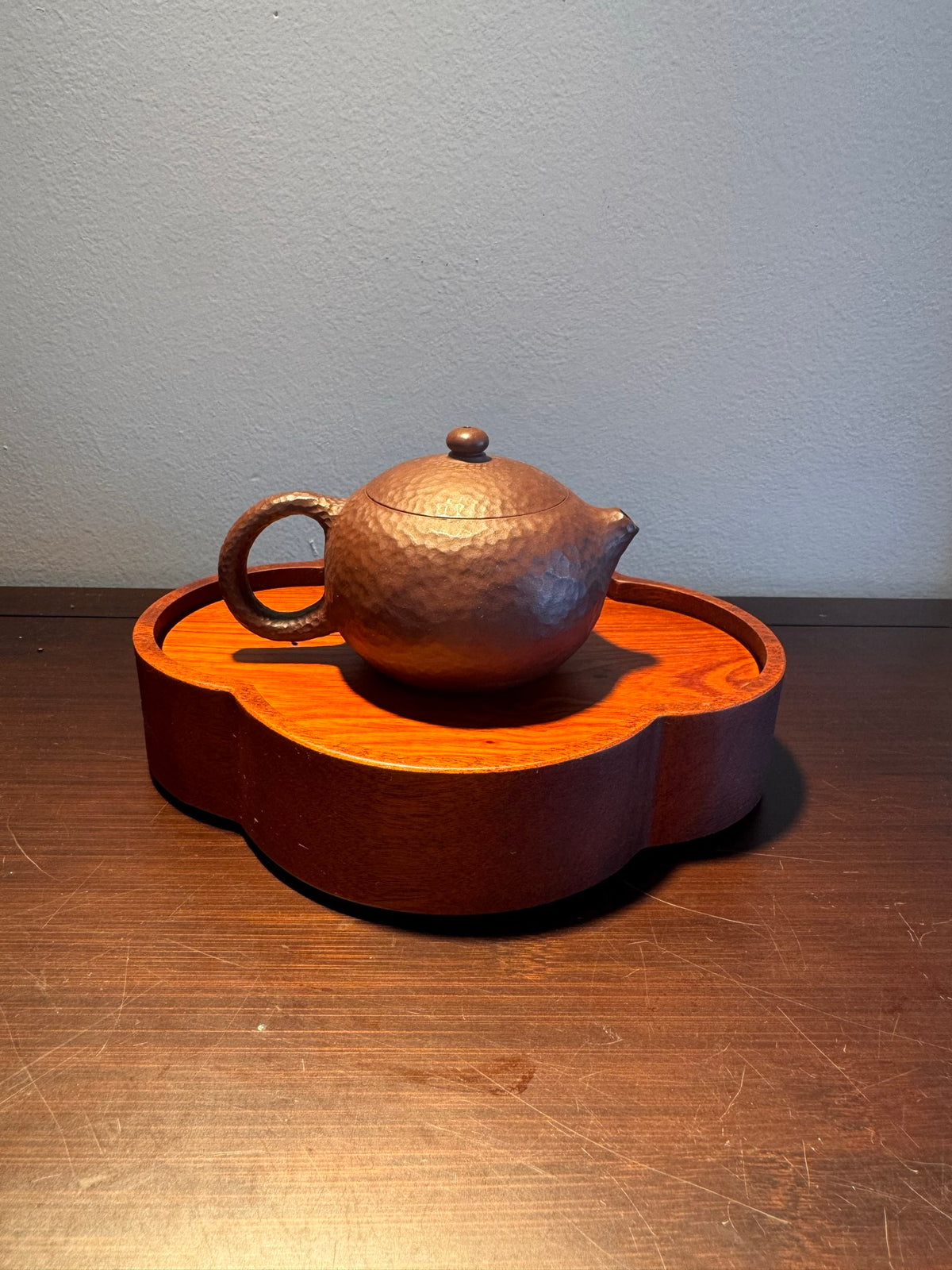 【西施】 手工锤纹工艺 泥料：老紫泥 容量：160cc 作者：蒋鹏