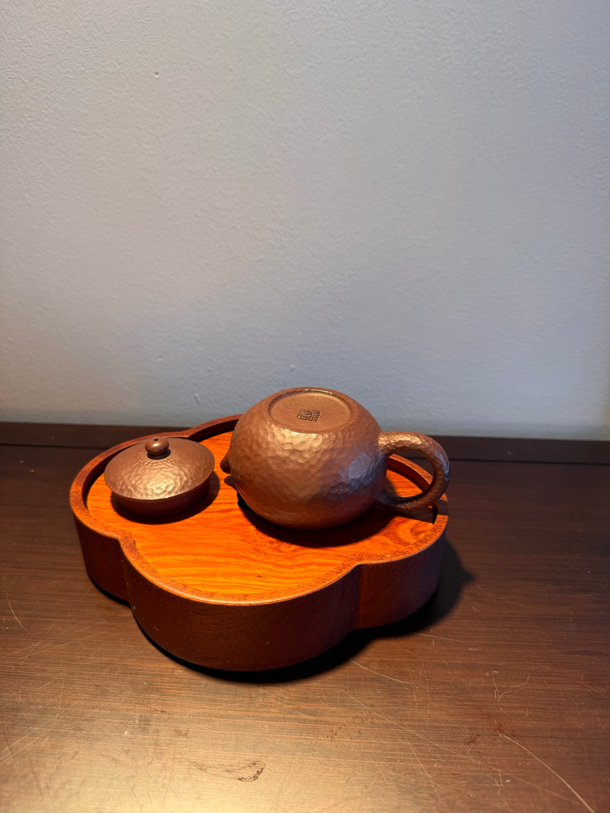 【西施】 手工锤纹工艺 泥料：老紫泥 容量：160cc 作者：蒋鹏