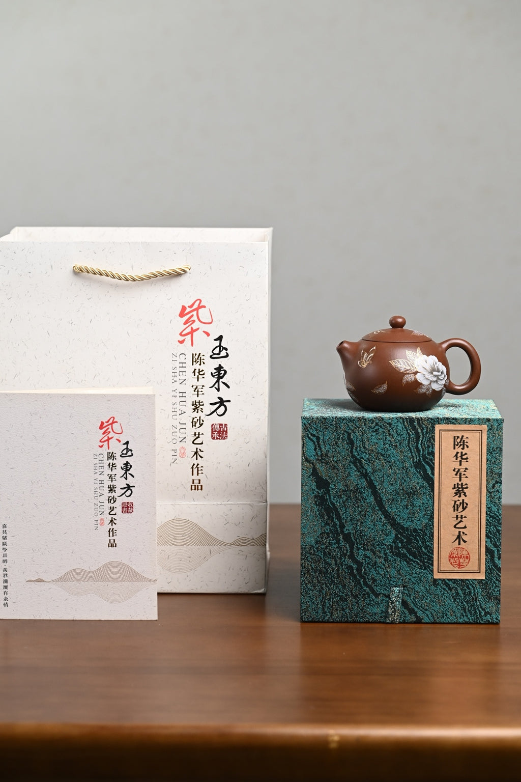 『西施』金银装饰 文革老紫泥·容量200cc·9孔出水·内推·陈华军（国家级工艺美术师）