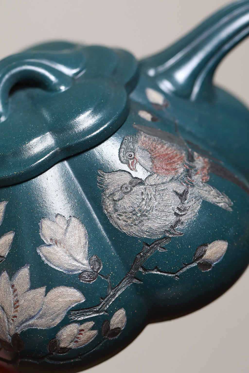 ￼ ￼ 紫砂七老任淦庭嫡孙 紫砂泰斗任仲光之子 百年任氏当代家主 缶硕后嗣  品名：海棠石瓢 容量：370cc 泥料：早期一厂老绿泥