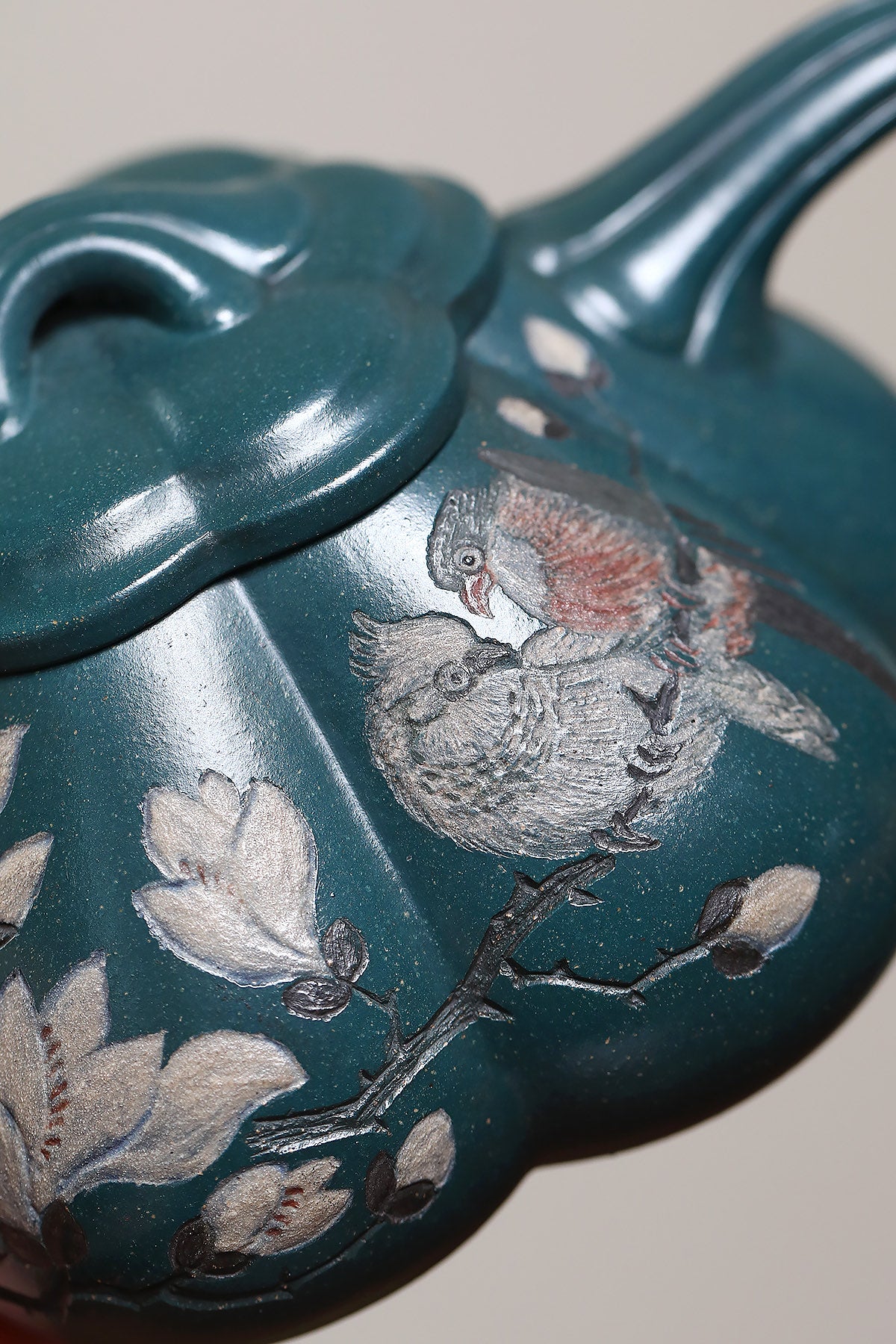 ￼ ￼ 紫砂七老任淦庭嫡孙 紫砂泰斗任仲光之子 百年任氏当代家主 缶硕后嗣  品名：海棠石瓢 容量：370cc 泥料：早期一厂老绿泥