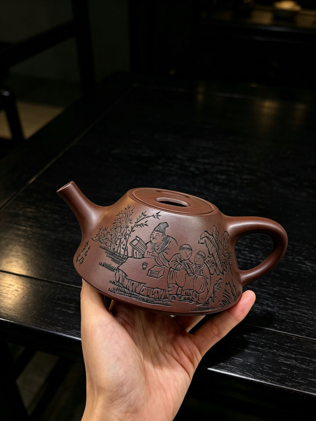 紫砂七老任淦庭嫡孙 百年任氏当代家主 缶硕后嗣  品名：牛盖石瓢 容量：350cc 泥料：紫泥 作者：任俊寅