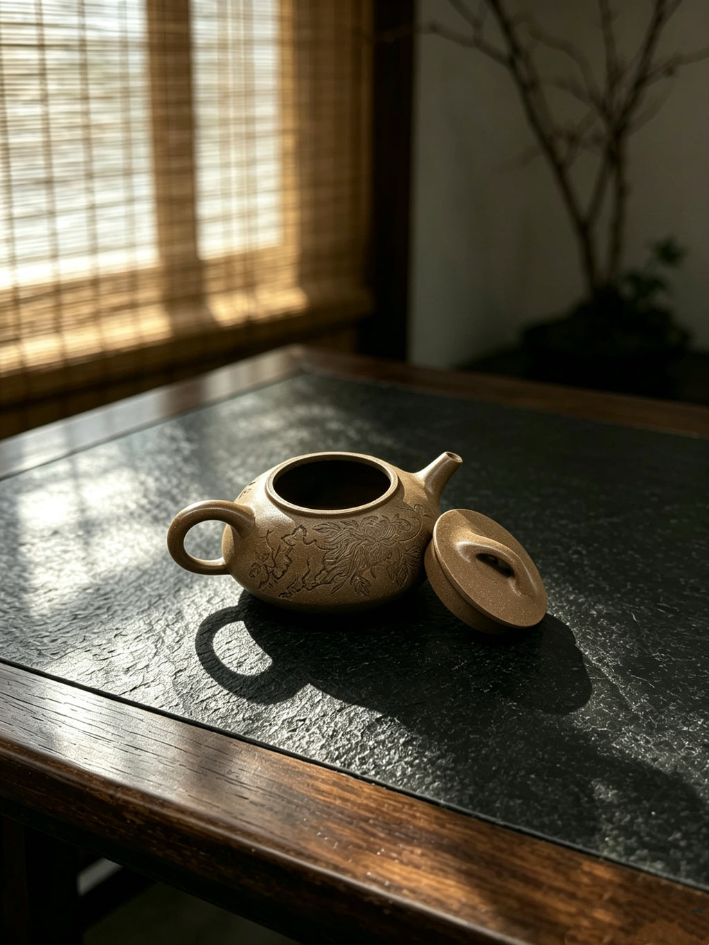 紫砂七老任淦庭嫡孙 百年任氏当代家主 缶硕后嗣  品名：世恒石瓢 容量：250cc 泥料：老团泥 （老段泥） 作者：任俊寅