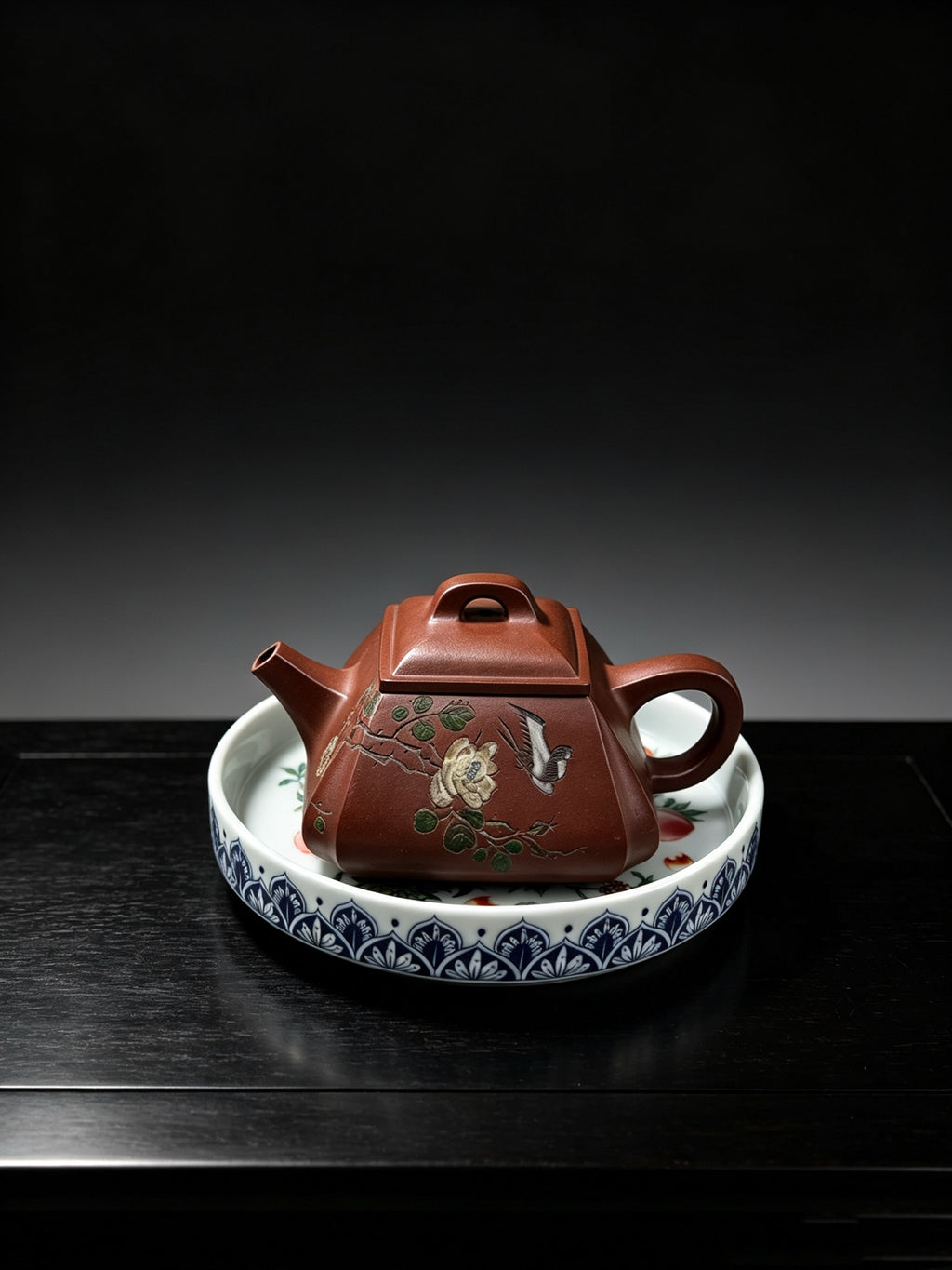 ￼紫砂七老任淦庭嫡孙 百年任氏当代家主 缶硕后嗣  品名：四方抽角石瓢 容量：300cc 泥料：老紫泥 作者：任俊寅