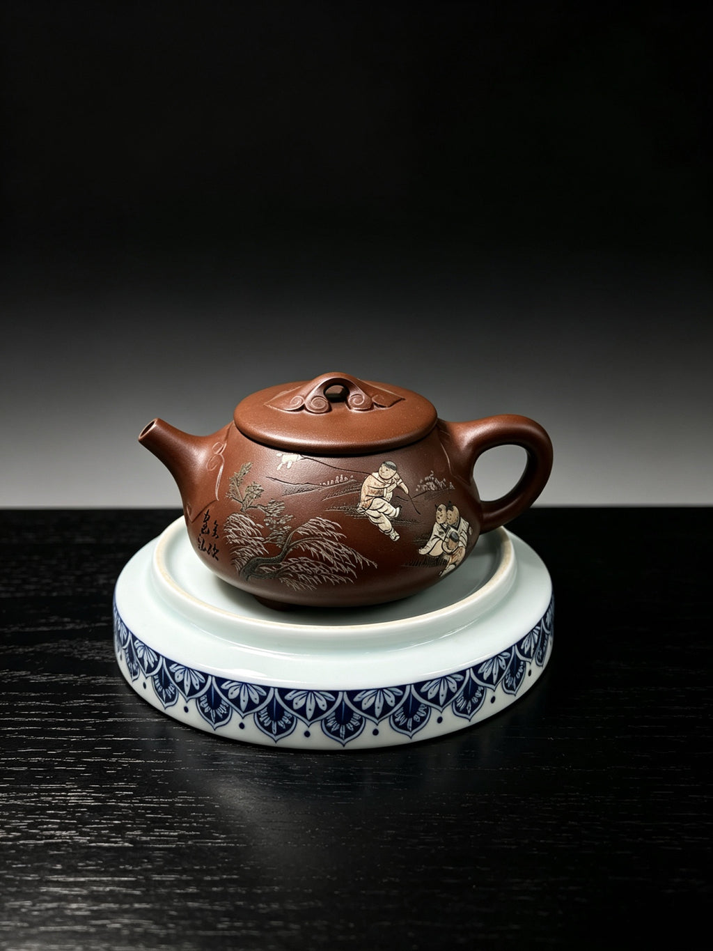 ￼紫砂七老任淦庭嫡孙 百年任氏当代家主 缶硕后嗣  品名：如意石瓢 容量：320cc 泥料：紫泥 作者：任俊寅