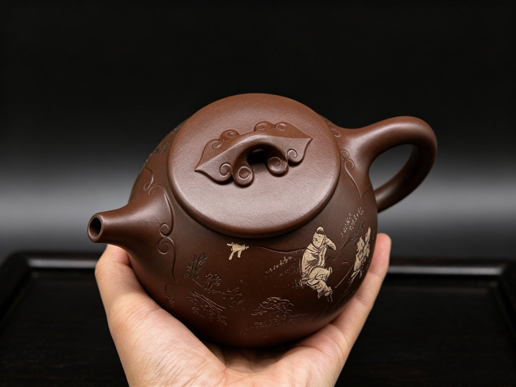￼紫砂七老任淦庭嫡孙 百年任氏当代家主 缶硕后嗣  品名：如意石瓢 容量：320cc 泥料：紫泥 作者：任俊寅