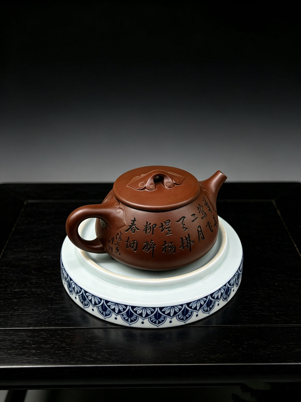 ￼紫砂七老任淦庭嫡孙 百年任氏当代家主 缶硕后嗣  品名：如意石瓢 容量：320cc 泥料：紫泥 作者：任俊寅