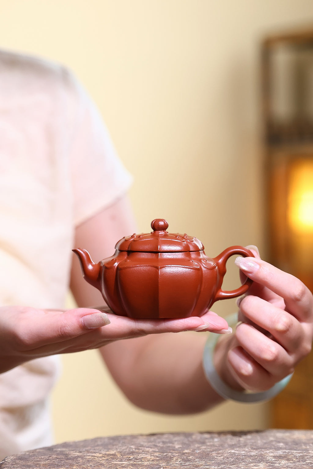 省大师勇淑英作品收藏【事事如意】 泥料：极品朱泥 容量：150cc  作者：勇淑英 江苏省陶瓷艺术大师  工艺：手工制作，收藏价值高👍