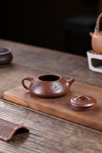 省大师勇淑英作品收藏【纳瓢】 泥料：极品文革泥 容量：200cc  作者：勇淑英 江苏省陶瓷艺术大师  工艺：手工制作，收藏价值高👍