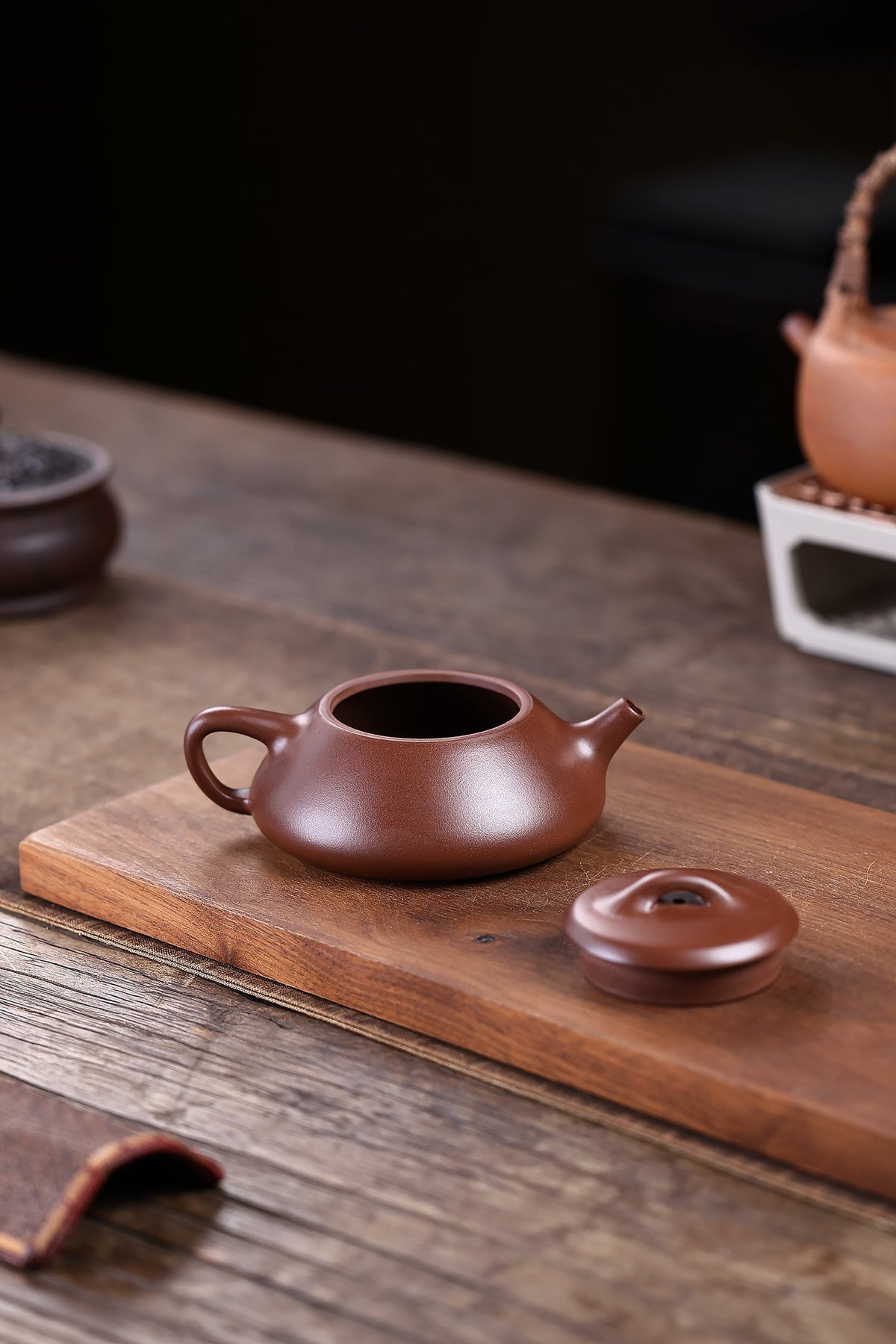 省大师勇淑英作品收藏【纳飘】 泥料：极品文革泥 容量：200cc  作者：勇淑英 江苏省陶瓷艺术大师  工艺：手工制作，收藏价值高👍