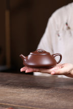 省大师勇淑英作品收藏【纳飘】 泥料：极品文革泥 容量：200cc  作者：勇淑英 江苏省陶瓷艺术大师  工艺：手工制作，收藏价值高👍