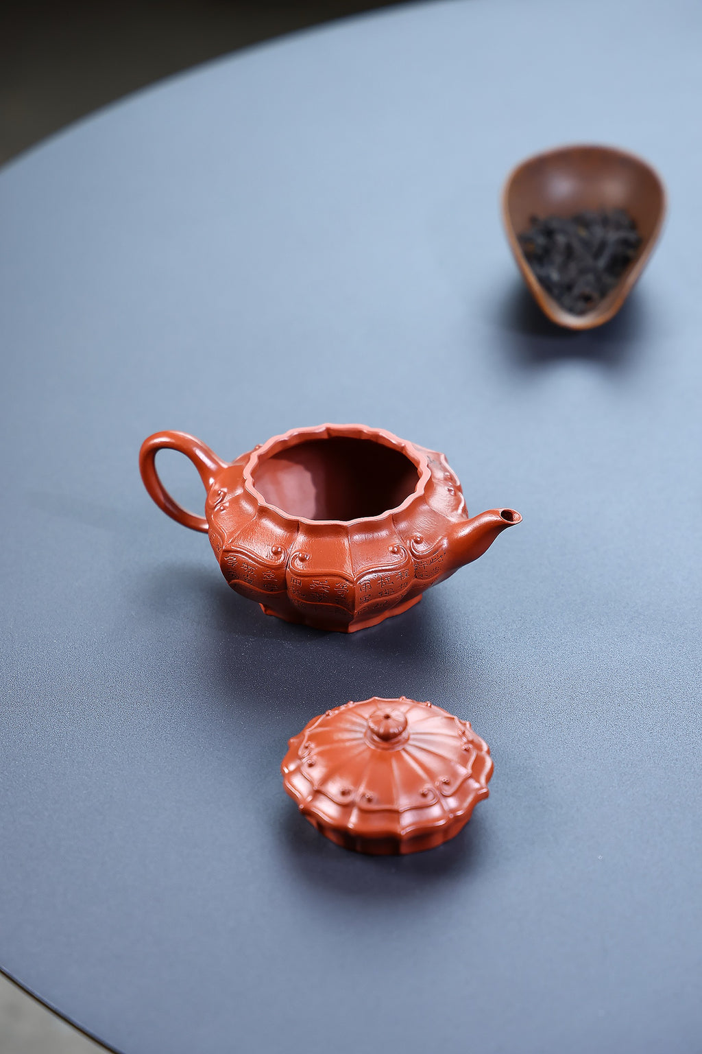 省大师勇淑英作品收藏【菱花如意】 泥料：极品朱泥 容量：150cc  作者：勇淑英 江苏省陶瓷艺术大师  工艺：手工制作，收藏价值高👍