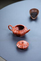 省大师勇淑英作品收藏【菱花如意】 泥料：极品朱泥 容量：150cc  作者：勇淑英 江苏省陶瓷艺术大师  工艺：手工制作，收藏价值高👍