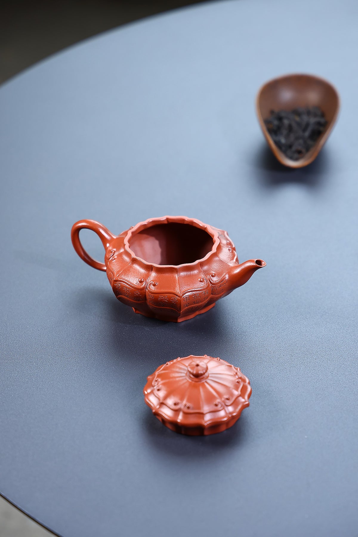 省大师勇淑英作品收藏【菱花如意】 泥料：极品朱泥 容量：150cc  作者：勇淑英 江苏省陶瓷艺术大师  工艺：手工制作，收藏价值高👍