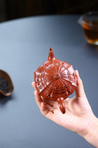 省大师勇淑英作品收藏【菱花如意】 泥料：极品朱泥 容量：150cc  作者：勇淑英 江苏省陶瓷艺术大师  工艺：手工制作，收藏价值高👍
