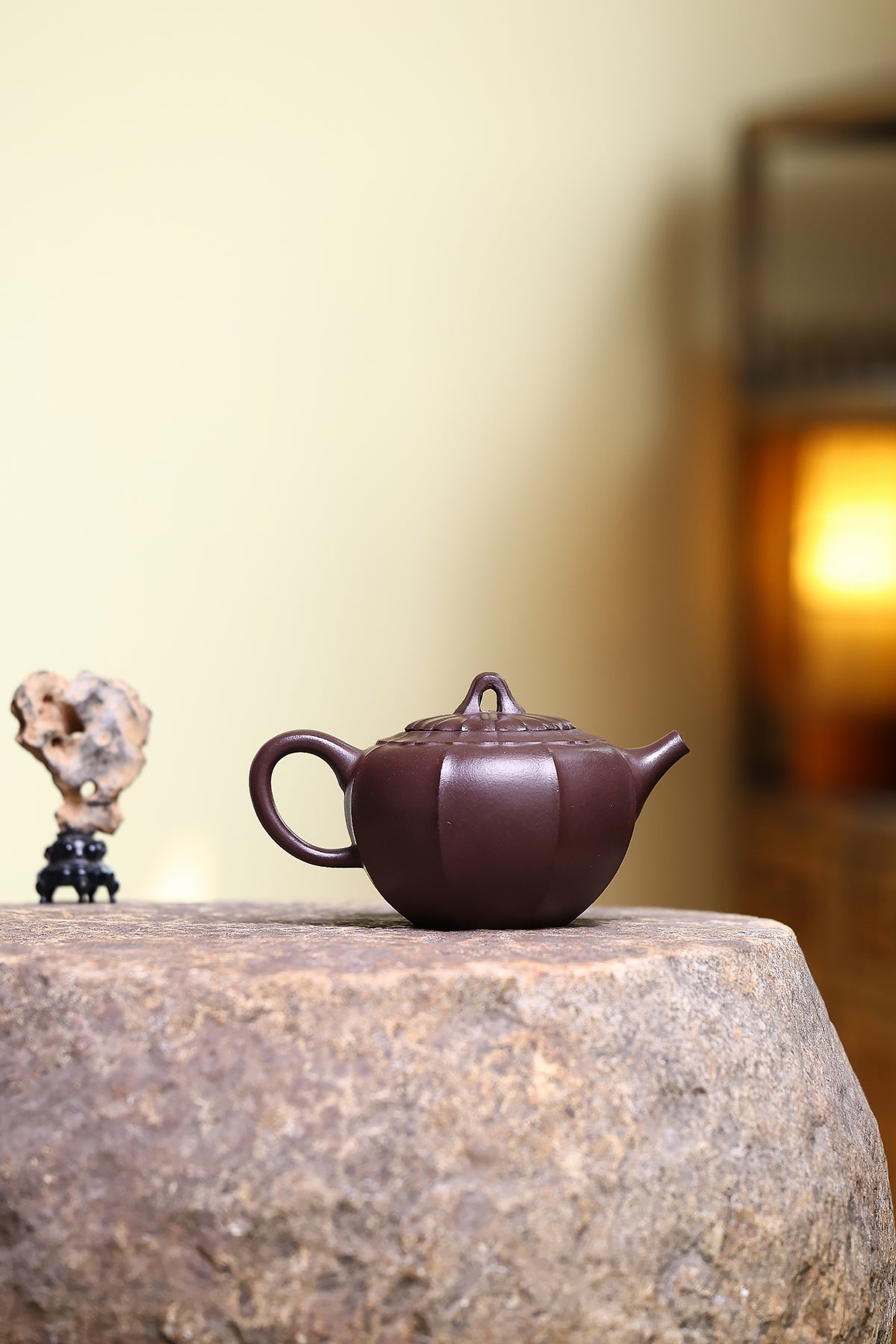省大师勇淑英作品收藏【唯心】 泥料：极品紫茄泥 容量：260cc  作者：勇淑英 江苏省陶瓷艺术大师  工艺：手工制作，收藏价值高👍
