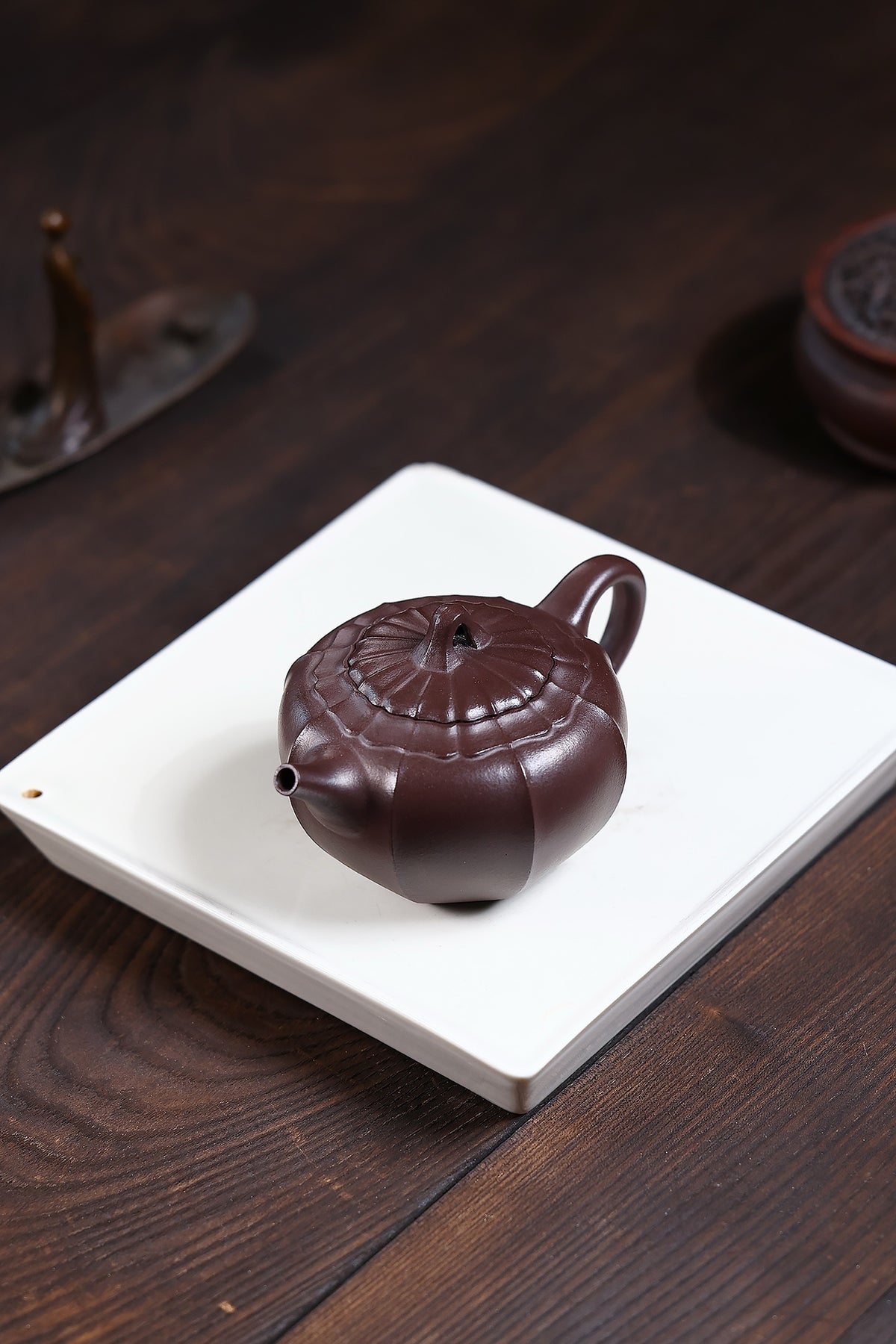 省大师勇淑英作品收藏【唯心】 泥料：极品紫茄泥 容量：260cc  作者：勇淑英 江苏省陶瓷艺术大师  工艺：手工制作，收藏价值高👍