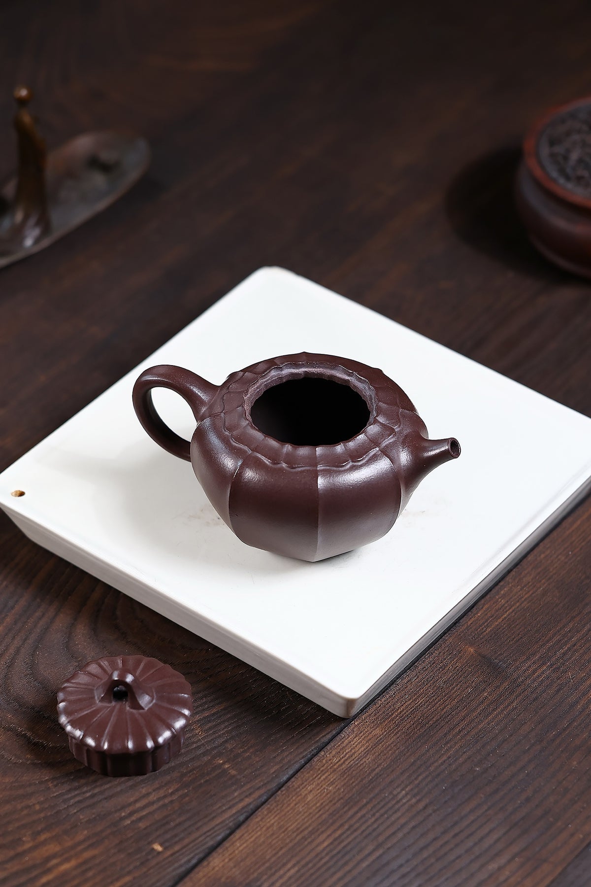 省大师勇淑英作品收藏【唯心】 泥料：极品紫茄泥 容量：260cc  作者：勇淑英 江苏省陶瓷艺术大师  工艺：手工制作，收藏价值高👍