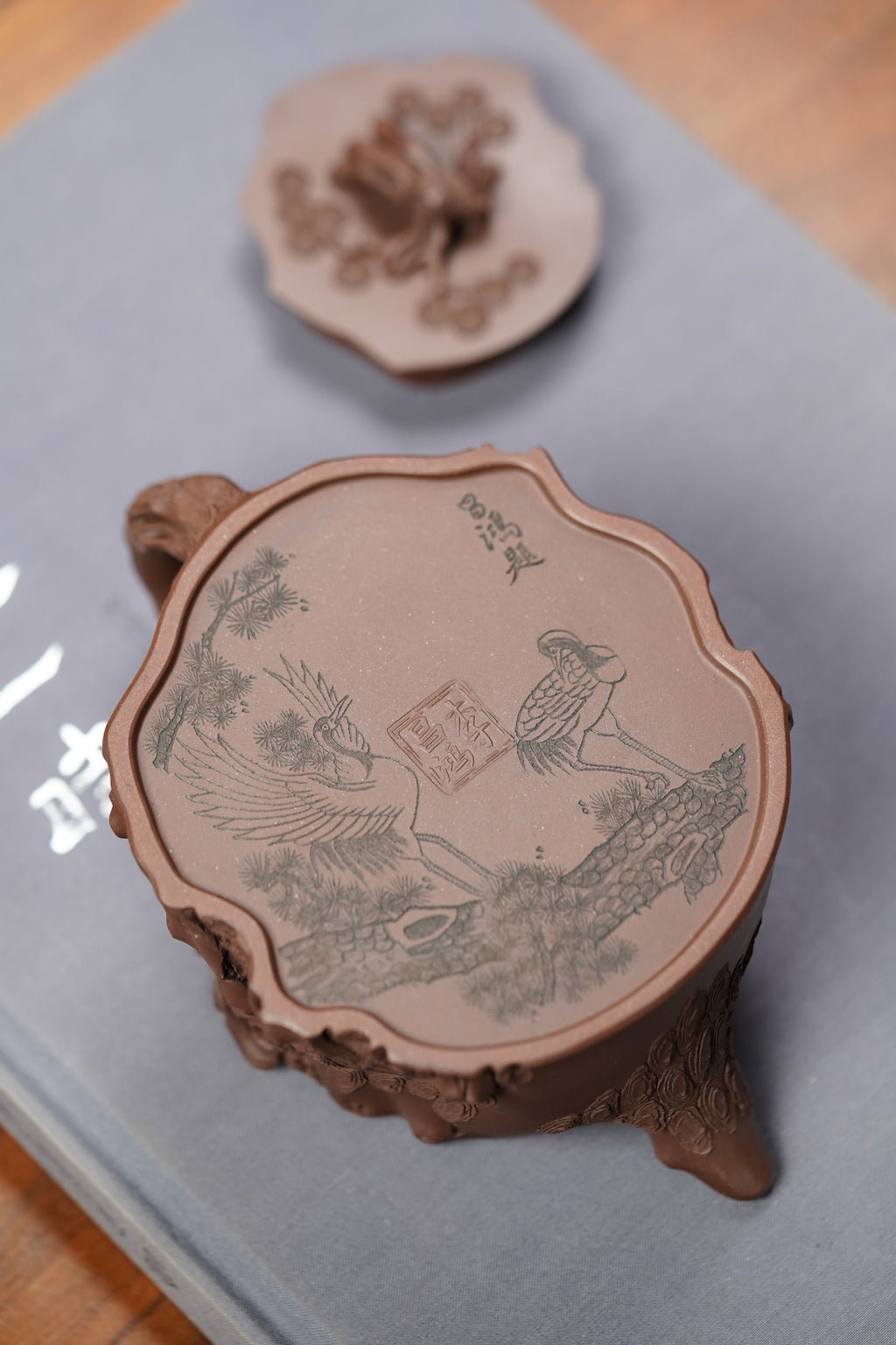 景舟嫡传·昌鸿紫砂｜双国大师李昌鸿《松段套组》是您传世典藏与高端礼赠的优选之作——原矿优质老紫泥·400cc ——顾景舟大师高徒·双国大师李昌鸿之作