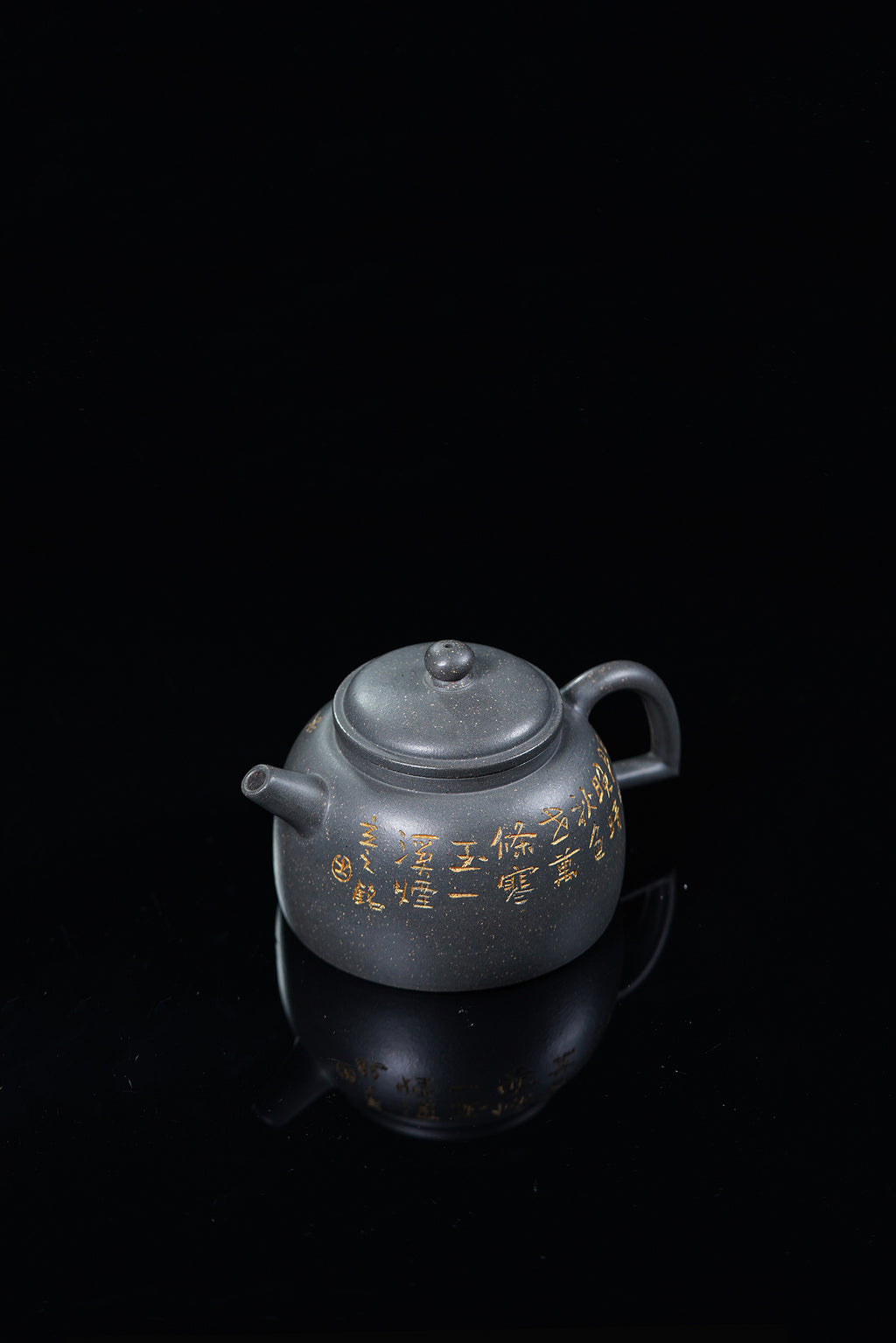 中国陶瓷艺术终身成就奖｜储立之大师传世典藏重器《墨韵壶》是礼藏双宜首选的高端艺术品！  ——原矿优质 雪花青·220cc