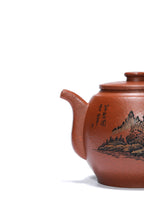 彩刻江山 礼藏之巅｜紫砂界彩刻山水标杆·李峰臻品《汲古壶》礼藏双绝 传世重器！  ——原矿优质降坡泥·260cc ——著名紫砂彩刻艺术家·李峰亲工