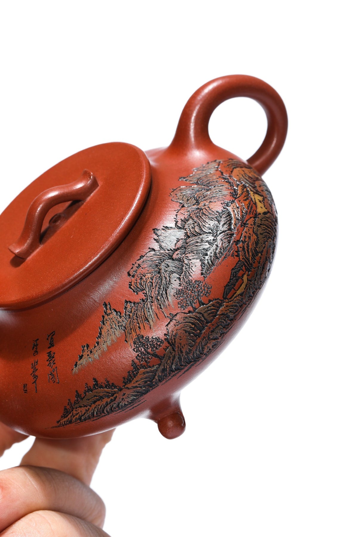 彩刻江山 礼藏之巅｜紫砂界彩刻山水标杆·李峰臻品《三足鼎立壶》礼藏双绝 传世重器！  ——原矿优质底槽清·180cc