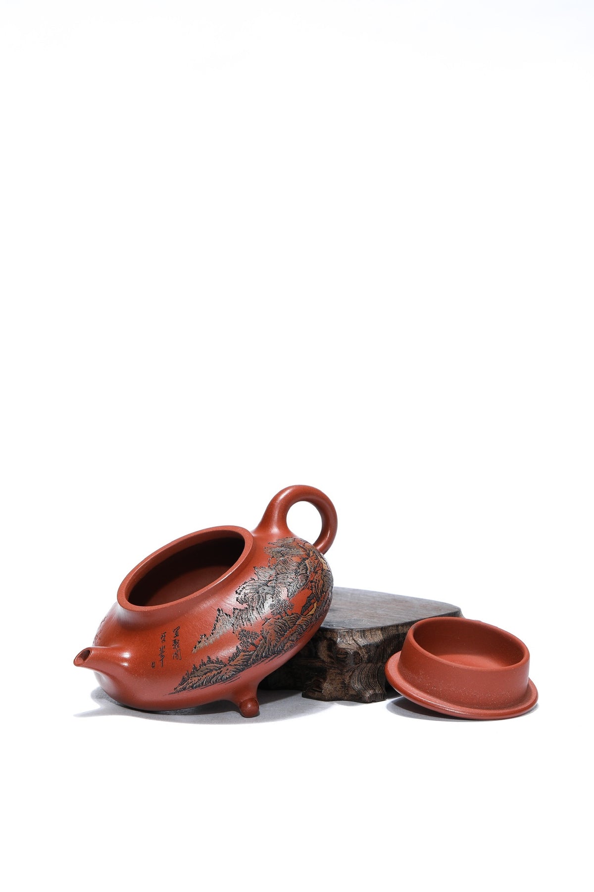 彩刻江山 礼藏之巅｜紫砂界彩刻山水标杆·李峰臻品《三足鼎立壶》礼藏双绝 传世重器！  ——原矿优质底槽清·180cc