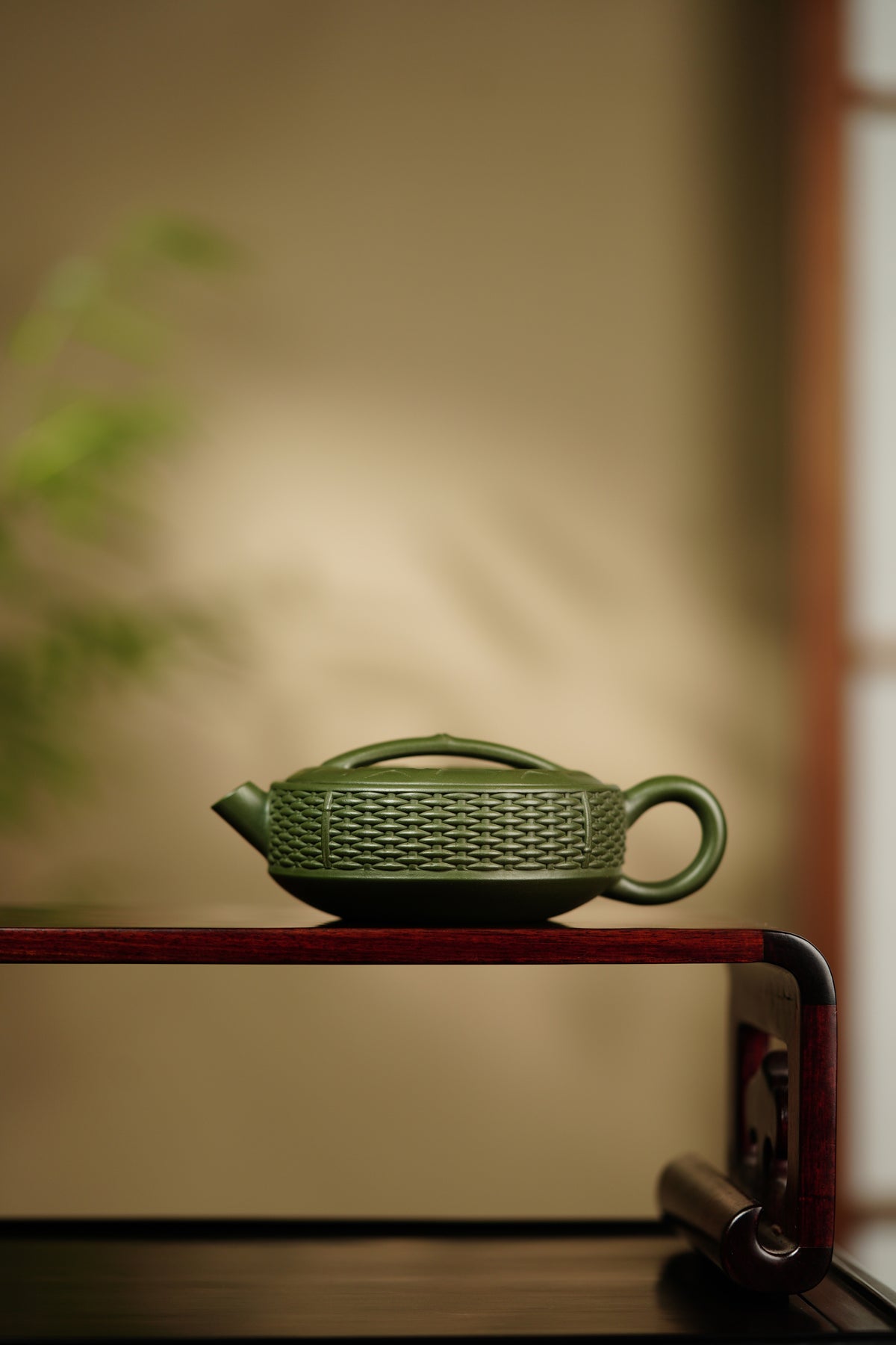 范泽锋高徒·邱爽紫砂潜力重器《竹编汉瓦壶》是您礼藏皆宜的高端艺术品👍  ——原矿优质老紫泥·150cc ——优质苏门答腊青·150cc
