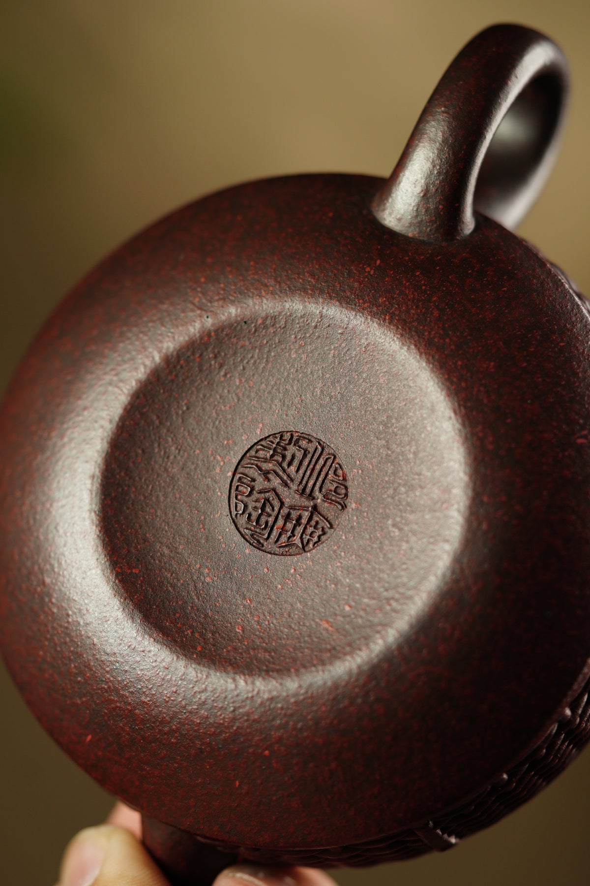 范泽锋高徒·邱爽紫砂潜力重器《竹编汉瓦壶》是您礼藏皆宜的高端艺术品👍  ——原矿优质老紫泥·150cc ——优质苏门答腊青·150cc